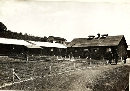 Feldspital 2-16 in Prvacina, Hofansicht mit Küche, 10.5.1916. (BildID 15594810)