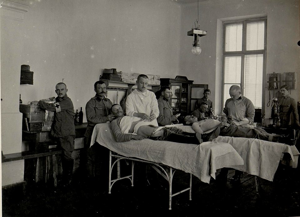 Feldspital 3-13, Operationssaal. Aufgen.am 6.V.1916. TLUMACZ. (BildID 15537430)
