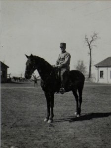 Feldzeugmeister Siegmund von Benigni zu Pferd in Berek, Siebenbürgen Februar 1916 (BildID 15455352)