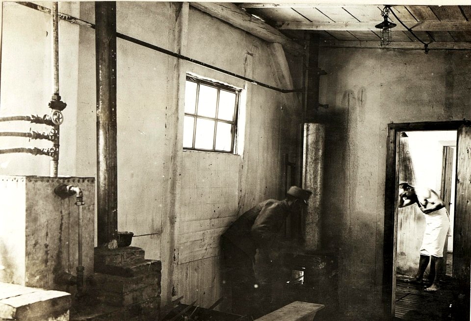 Feldspital 2-16 in Prvacina, Baderaum, 10.5.1916. (BildID 15594831)