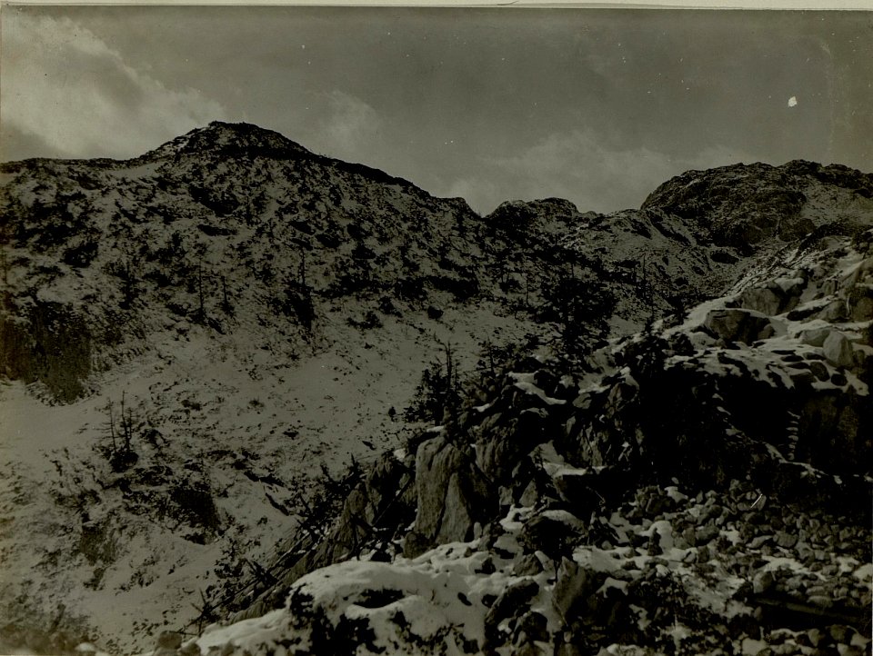 Feldwache 1 mit den feindl.Stellungen am Kameelrücken, rechts kl.Pal (BildID 15481912)