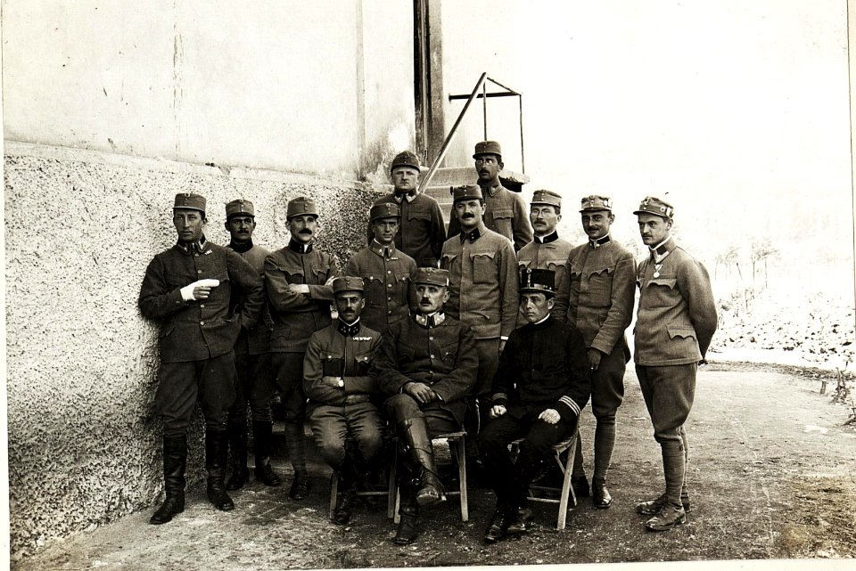 Feldspital 2-16 in Prvacina, Ärztepersonal, 10.5.1916. (BildID 15594852)