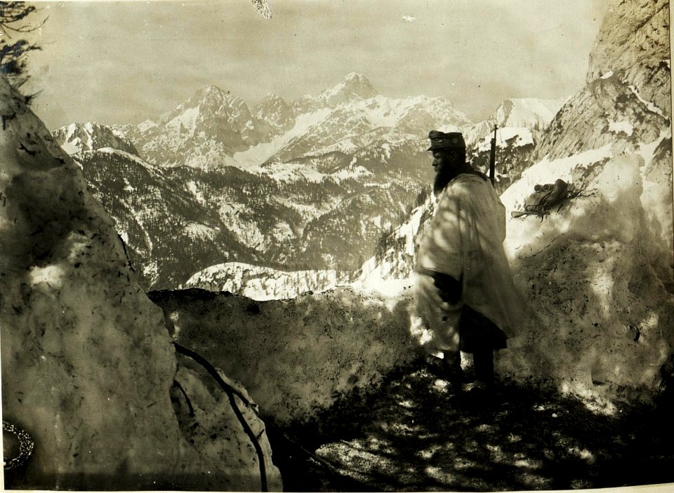 Feldwache am Prihat. (3-5.1917.) (BildID 15500505)