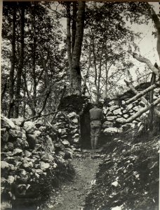 Feldwache in der vorgeschobenen Stellung auf Kote 1317. Aufgenommen am 27. Juli 1916. (BildID 15478759)