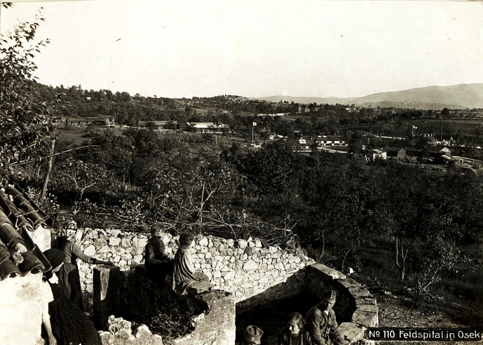 Feldspital in Osek, Gesamtansicht, 10.5.1916. (BildID 15594873)