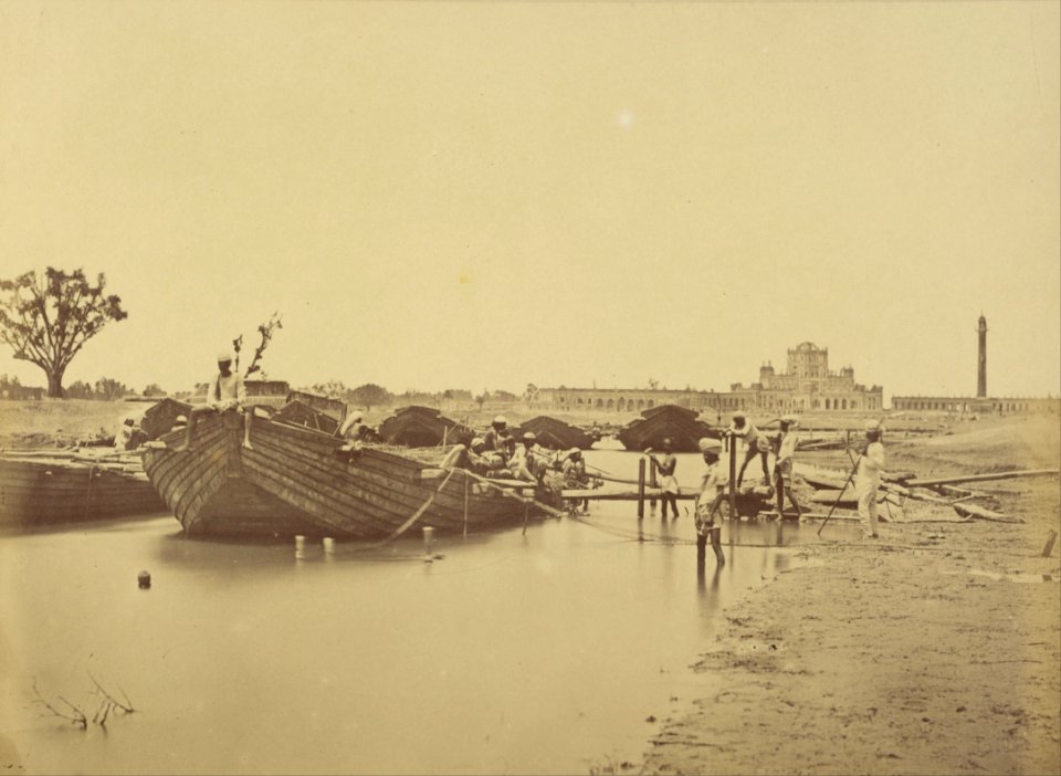 Felice Beato (British, born Italy - (Bridge of Boats Below the Martinière College on the Gomti River) - Google Art Project