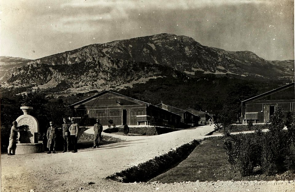 Feldspital in Osek, Krankenbaracken, 10.5.1916. (BildID 15594922)