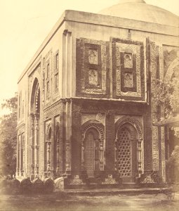Felice Beato (British, born Italy - (Shrines. Alai Darwaza marble and sandstone Gateway to the Quwwat-ul-Islam Mosque, Kootub) - Google Art Project