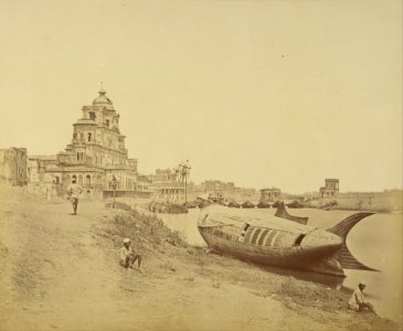 Felice Beato (British, born Italy - (The Chattar Manzil Palace and the Royal Boat of Oude) - Google Art Project