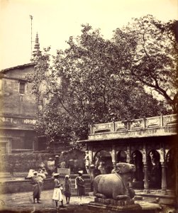 Felice Beato (British, born Italy - Sacred Well (Benares) - Google Art Project