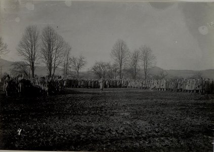 Felzeugmeister von Benigni nimmt Offizieren und Mannschaft den Eid im Dezember 1916 ab (BildID 15455450)