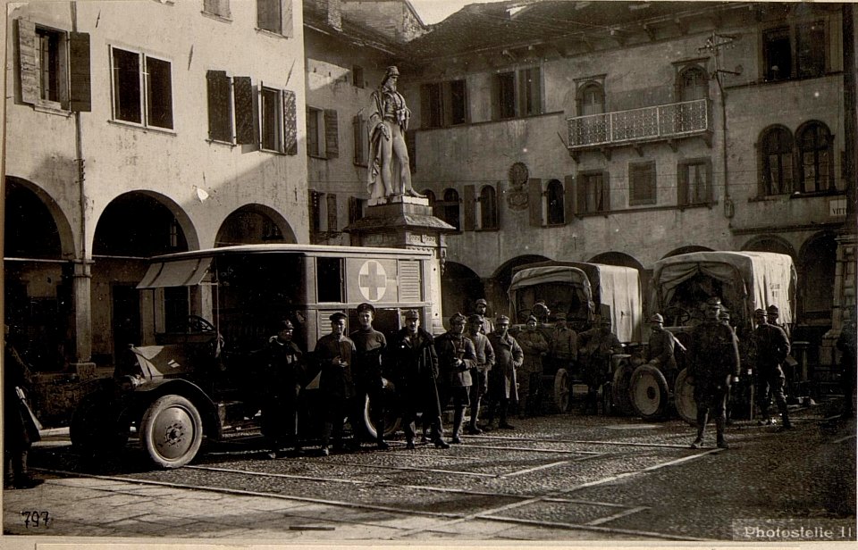 Feltre. Erobertes italienisches Sanitätsauto. (BildID 15635985)