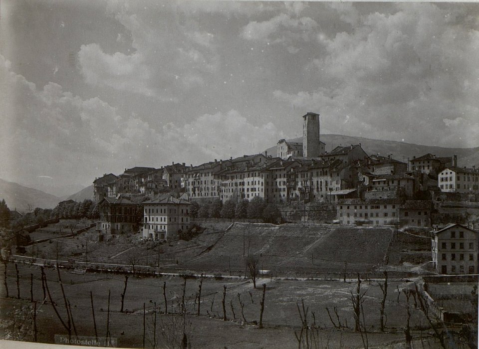 Feltre. Stadtbild vom Süden aus. (BildID 15644836)