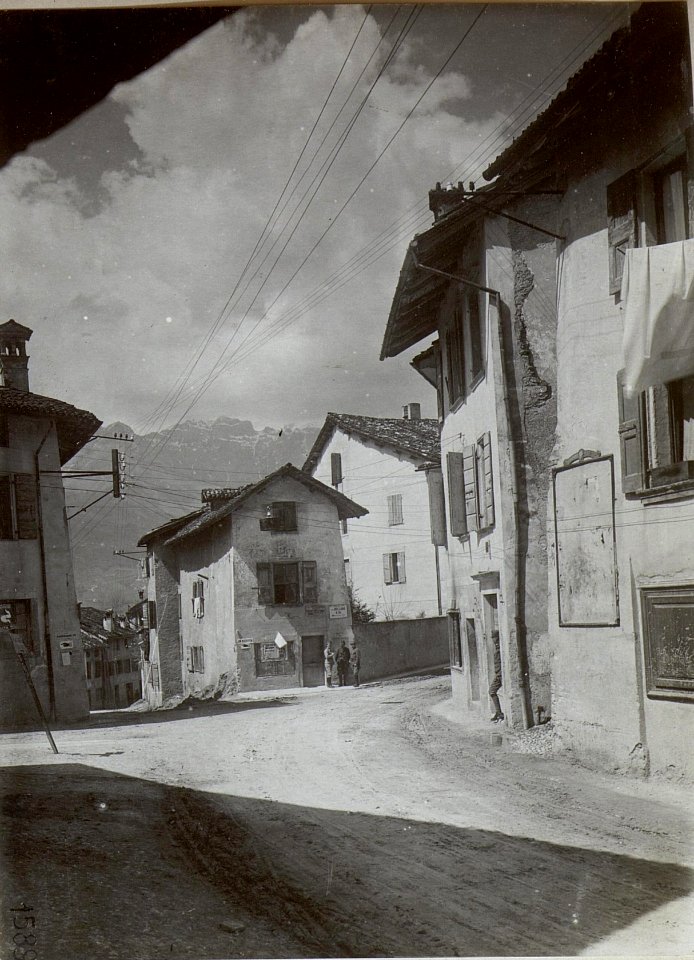 Feltre. Straße nach Belluno. (BildID 15644857)