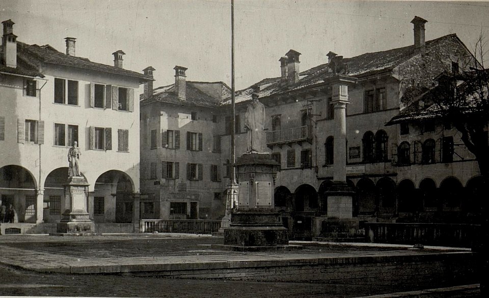 Feltre.Piazza Vittorio Emanuele. (BildID 15640859)