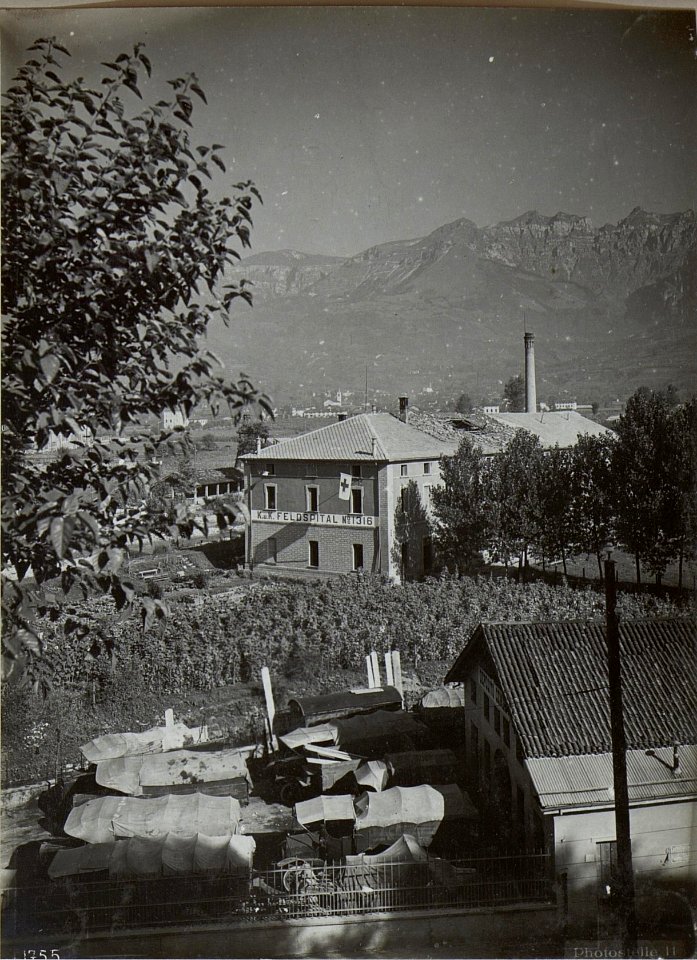 Feltre.Feldspital Nr.1316.durch Fliegerbombe beschädigt. (BildID 15647556)