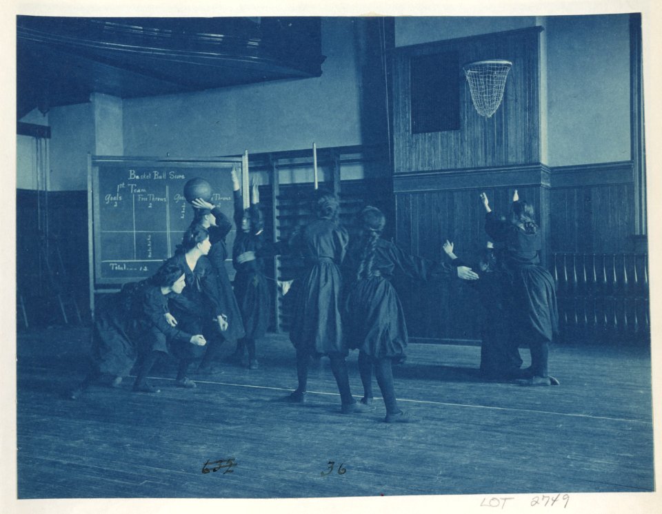 Female students playing basketball, Western High School, Washington, D.C. LCCN2001699137