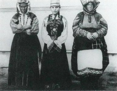 Females in feast dresses (Tambov gov., 1904)