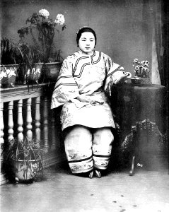 Femme chinoise aux petits pieds