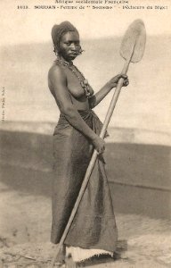 Femme de Somono-Pêcheurs du Niger (AOF) photo