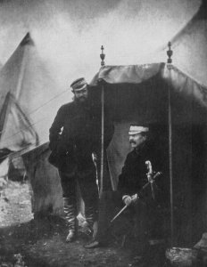 Fenton, Roger - Generalleutnant Sir John Campbell und Hauptmann Hume (Zeno Fotografie)
