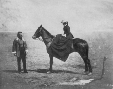 Fenton, Roger - Hauptmann Henry Duberly und »die reitende Mrs. Duberly« (Zeno Fotografie)