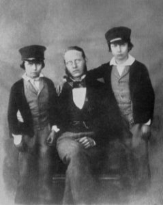 Fenton, Roger - Dr. E. Becker, mit dem Prinzen von Wales und Prinz Alfred (Zeno Fotografie) photo