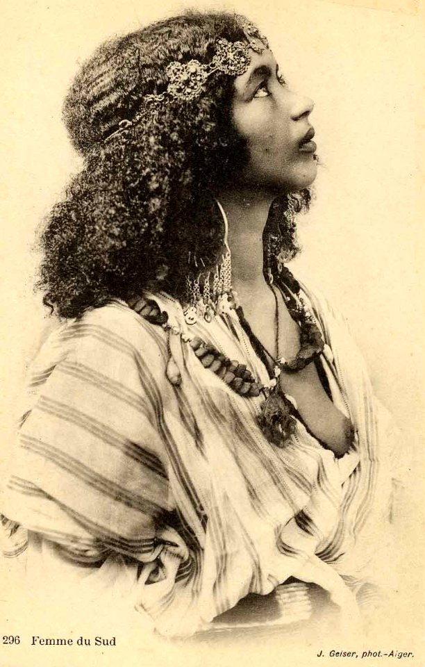 Femme du Sud, n° 296, J. Geiser, début du 20e siècle, carte postale, Montreuil, Musée de l'histoire vivante