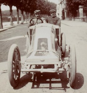 Ferenc Szisz sur Renault avant le Grand Prix de France 1908