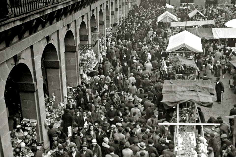 Feria de Santo Tomás en la plaza de la Constitución (4 de 4) - Fondo Car-Kutxa Fototeka