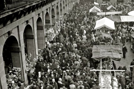 Feria de Santo Tomás en la plaza de la Constitución (4 de 4) - Fondo Car-Kutxa Fototeka