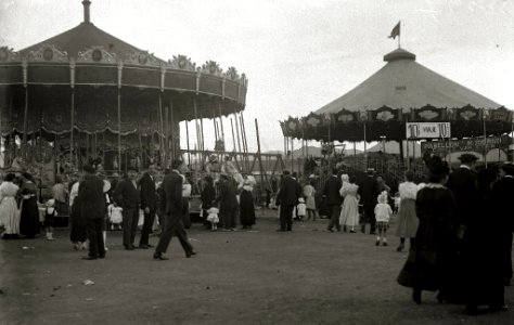 Ferias instaladas en la plaza del Centenario (3 de 3) - Fondo Car-Kutxa Fototeka