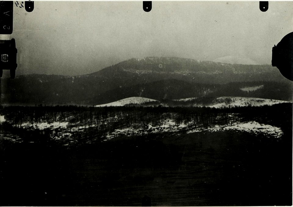 Fernaufnahme der Karpathen von Bania aus, 30.April 1917. (BildID 15590548)