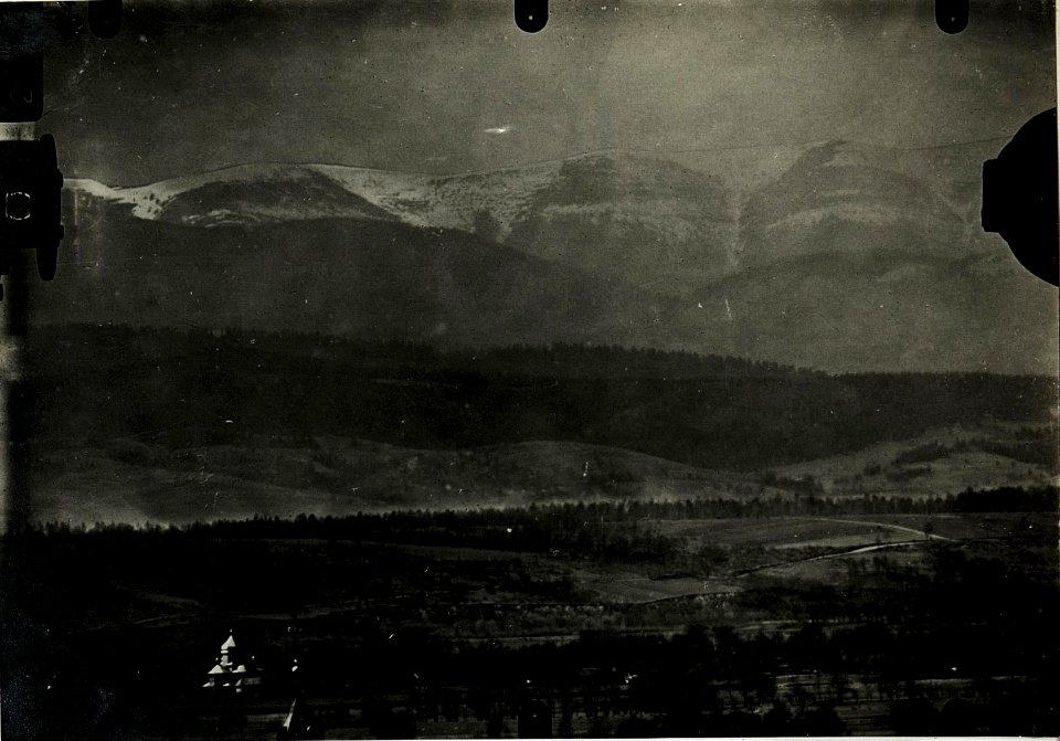 Fernaufnahme der Siwula von Bania aus, 30.April 1917. (BildID 15590569)