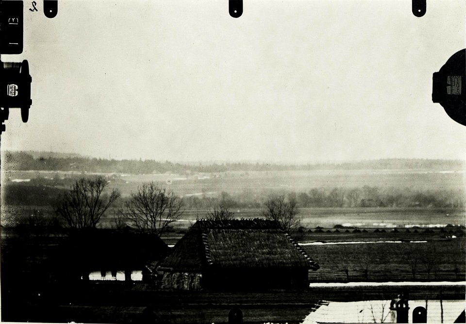 Fernaufnahme vom Dach der Kriegsvermessung Nr. 3 nach Westen, März 1917. (BildID 15590352)