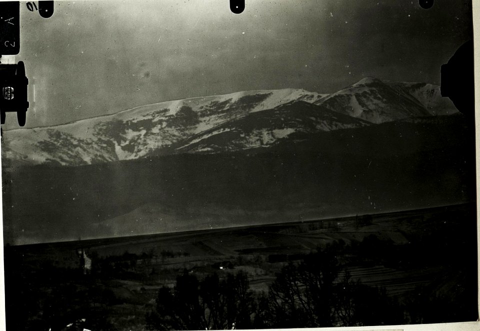 Fernaufnahme der Siwula von Bania aus, 30.April 1917. (BildID 15590583)