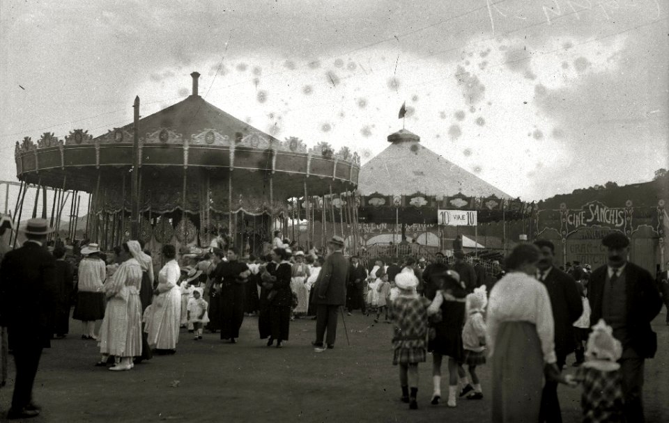 Ferias instaladas en la plaza del Centenario (1 de 3) - Fondo Car-Kutxa Fototeka