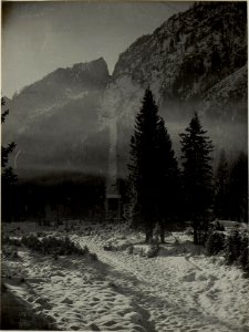 Fernengelhütte (rechts) mit Aufzug auf den Kleinen Malurch 1681 im Morgennebel. Standpunkt, Bei der Kote 1273 nach Süden. (BildID 15467570)