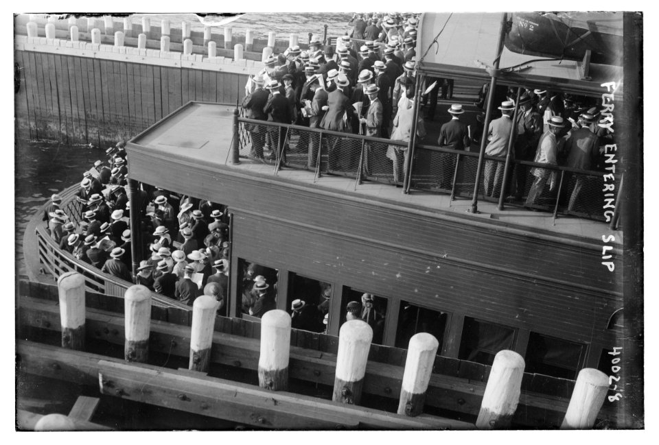 Ferry entering slip LCCN2014702865