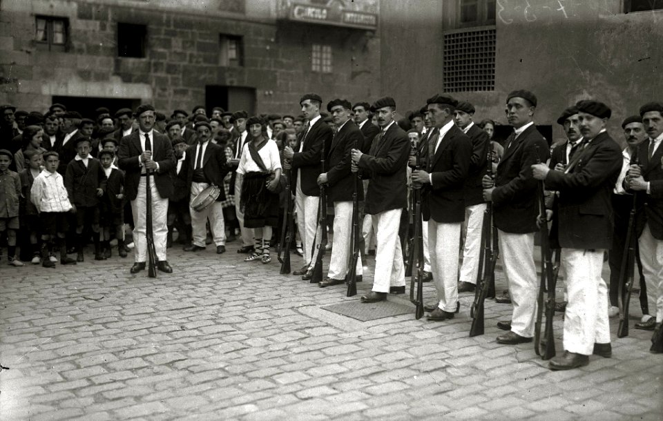 Fiestas de San Juan en Tolosa (1 de 3) - Fondo Car-Kutxa Fototeka