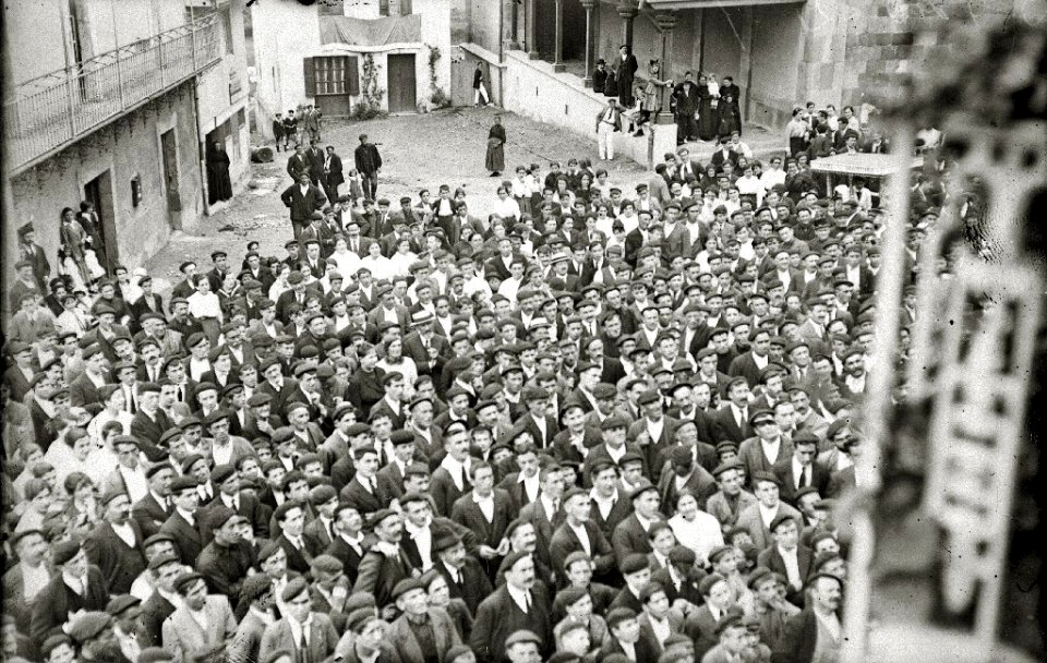 Fiesta celebrada con motivo de la inauguración de la nueva iglesia parroquial en la plaza de San Marcial en el barrio de Altza (9 de 9) - Fondo Car-Kutxa Fototeka