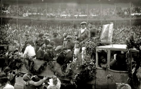 Fiestas de carnaval en la plaza de toros de Tolosa (2 de 5) - Fondo Car-Kutxa Fototeka