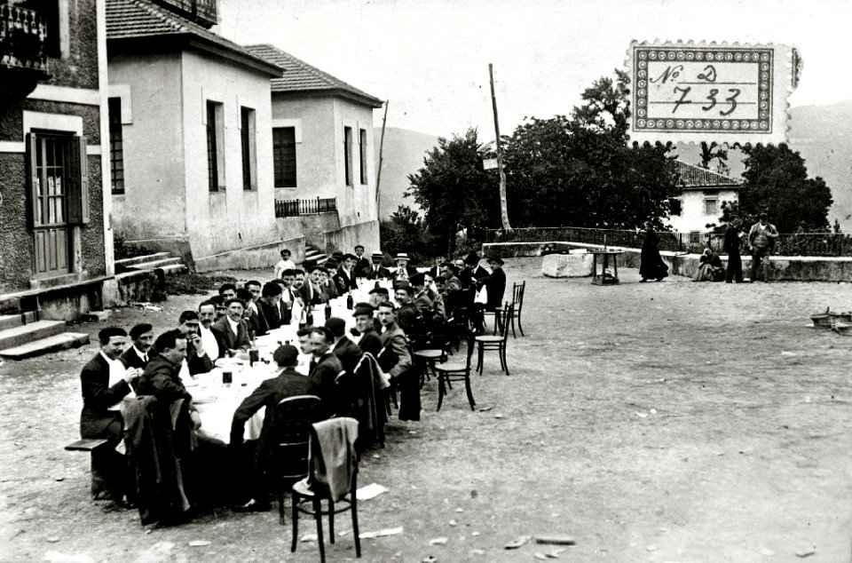 Fiesta celebrada con motivo de la inauguración de la nueva iglesia parroquial en la plaza de San Marcial en el barrio de Altza (6 de 9) - Fondo Car-Kutxa Fototeka