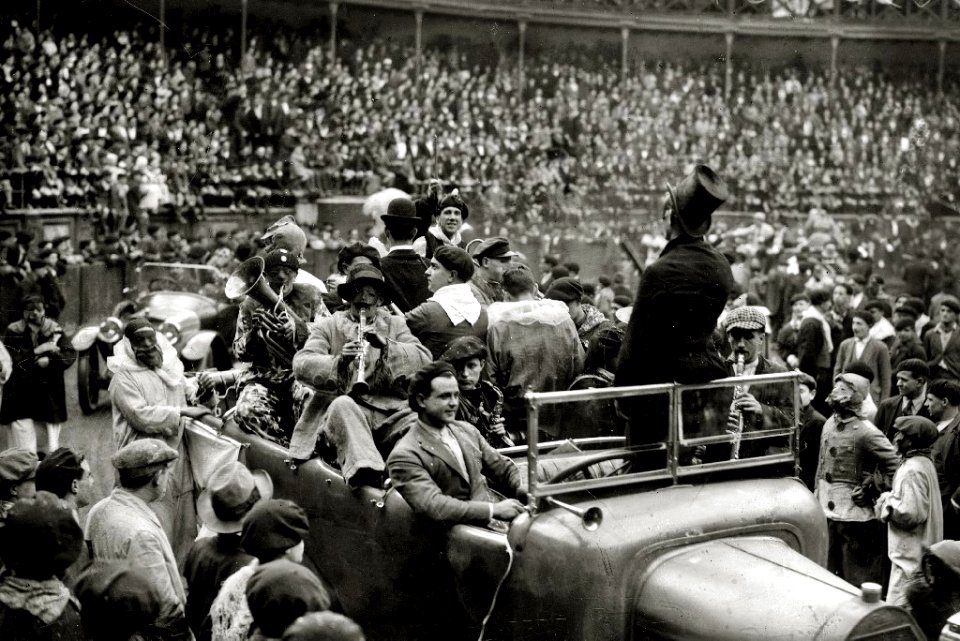 Fiestas de carnaval en la plaza de toros de Tolosa (1 de 5) - Fondo Car-Kutxa Fototeka