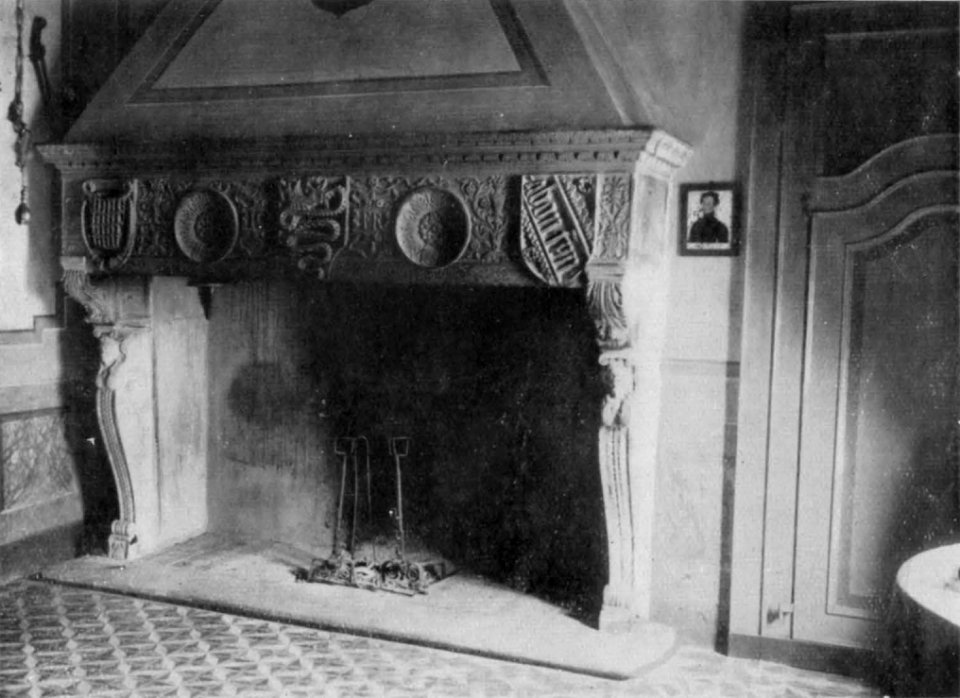 Fig 150, castello di fontanetto d agogna, camino già nel castello, p227, foto Nigra, nigra il novarese