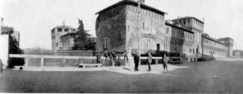 Fig 125, castello di galliate, fronte a sud, p209, foto nigra, nigra il novarese