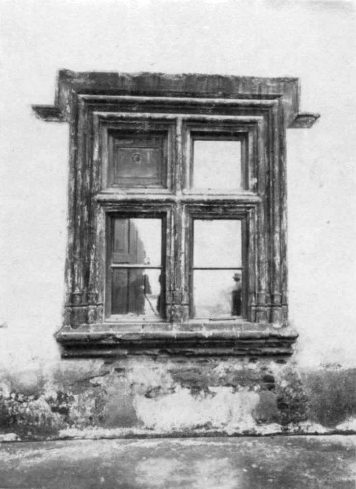 Fig 105, castello di briona, finestra del cortile, p195, foto nigra, nigra il novarese
