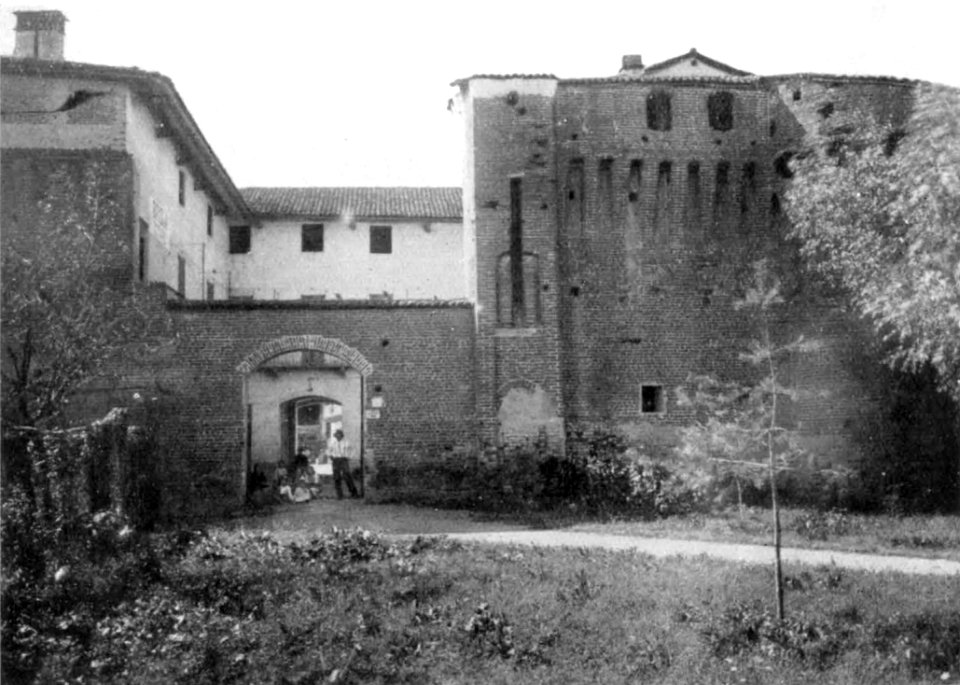 Fig 109, castello di proh, fronte a levante, p198, foto nigra, nigra il novarese copia