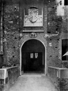 Fig 56, castello di novara, porta attuale d ingresso, p163, foto nigra, nigra il novarese