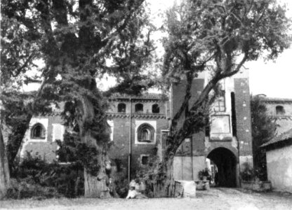 Fig 64, castello di casalgiate, ingresso, p169, foto nigra, nigra il novarese